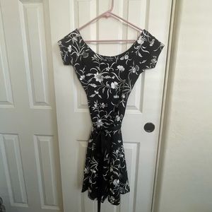 BETSY JOHNSON 
Gorgeous embroidered Betsy Johnson A line dress M